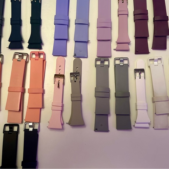 Fitbit Versa Watch + Band Bundle + Charger + Screen Protectors - Picture 7 of 12